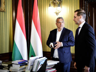 Varga Mihály és Orbán Viktor láthatók a képen.